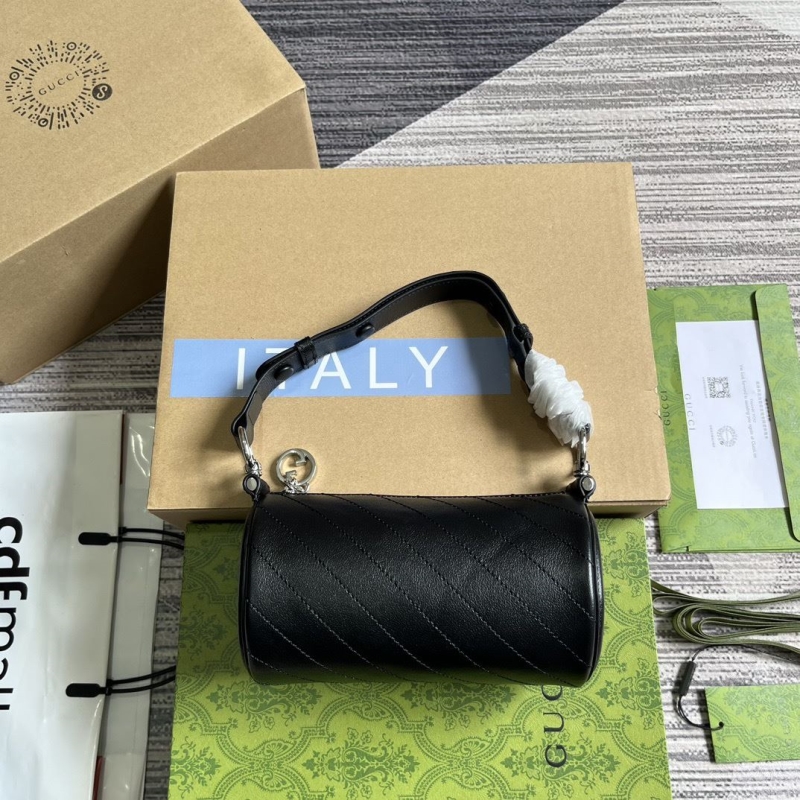 G*u*i round bags
